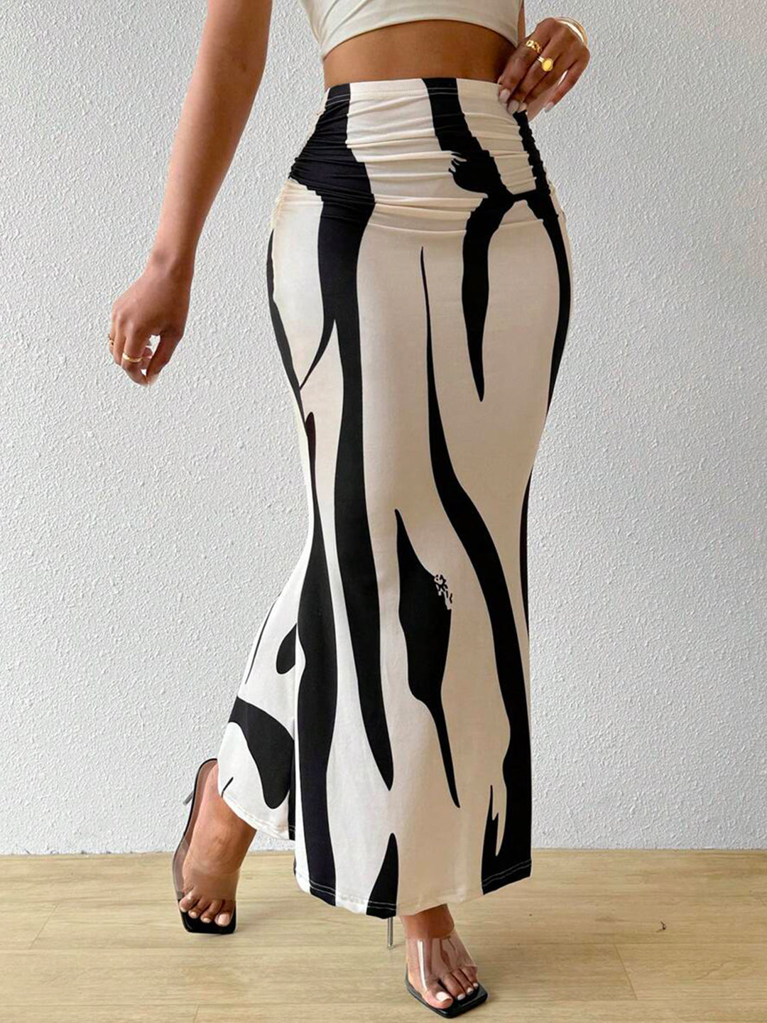Wild Flow" Maxi Skirt – Effortless Elegance with a Playful Twist 🌸