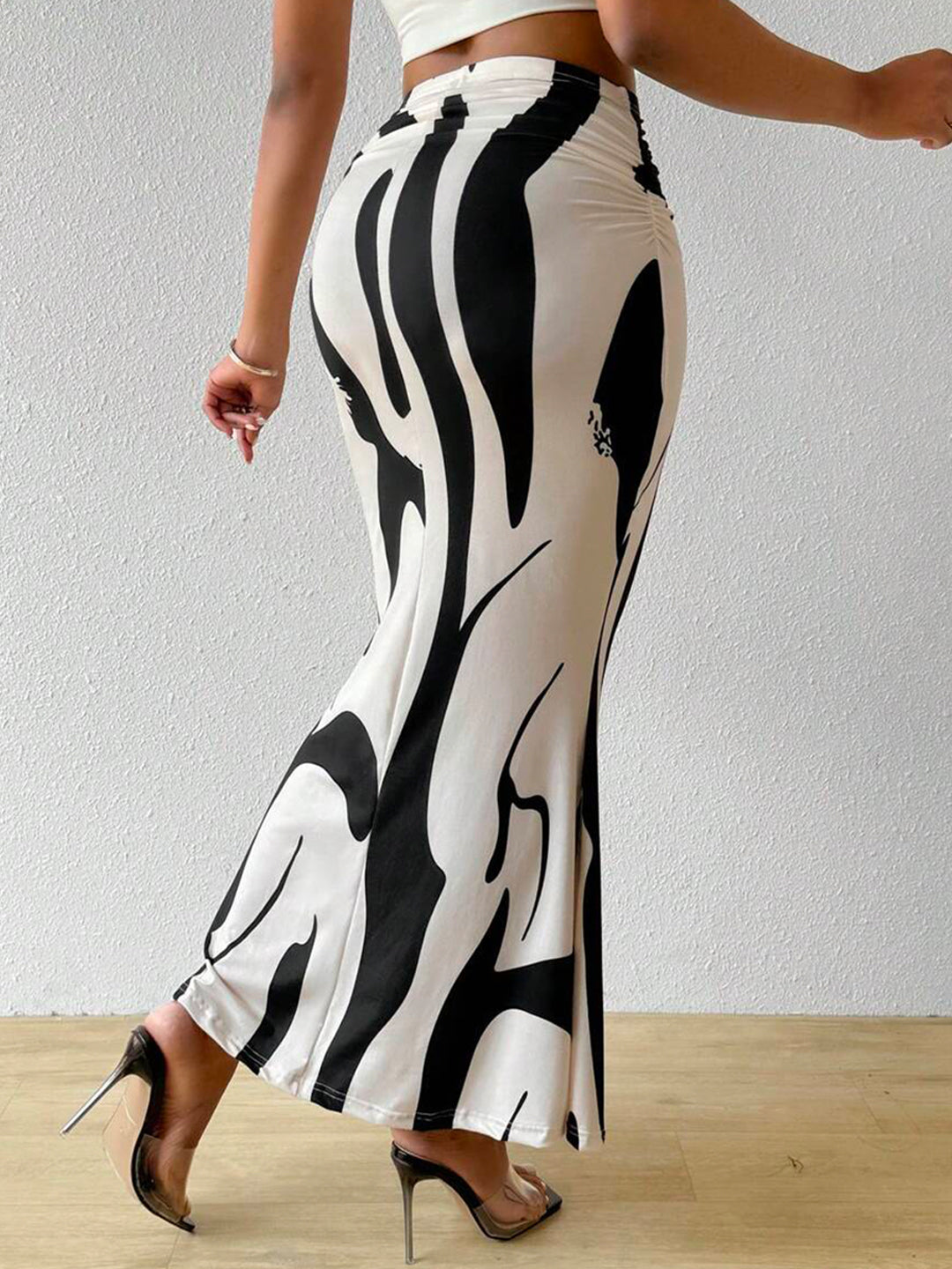 Wild Flow" Maxi Skirt – Effortless Elegance with a Playful Twist 🌸